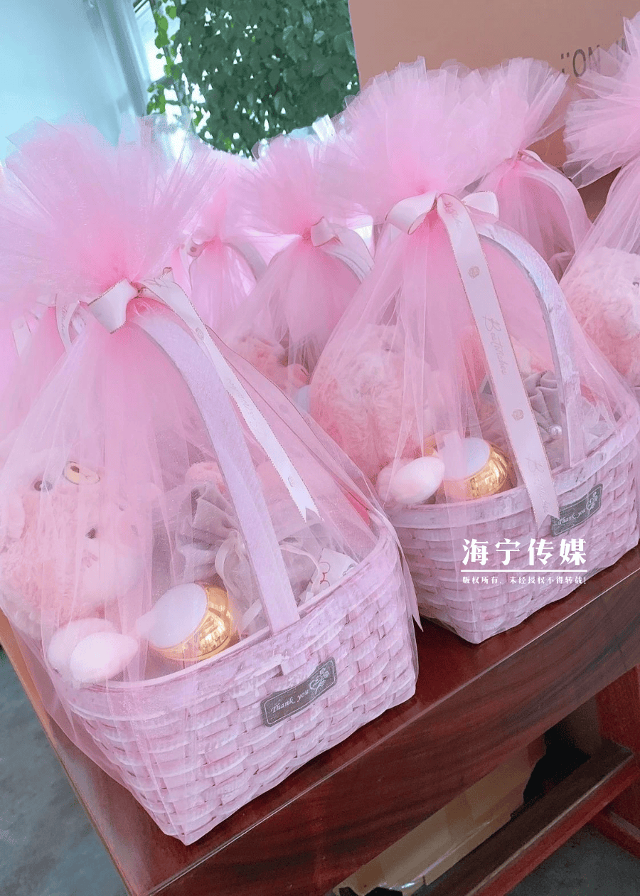 女老板曾在海宁拥有四家连锁门店如今……CQ9电子平台入口小商品市场起家80后(图6)