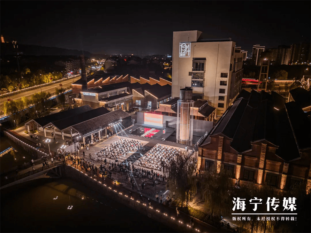 女老板曾在海宁拥有四家连锁门店如今……CQ9电子平台入口小商品市场起家80后(图8)