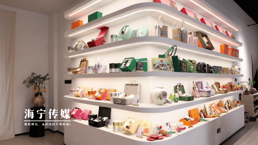 女老板曾在海宁拥有四家连锁门店如今……CQ9电子平台入口小商品市场起家80后(图11)