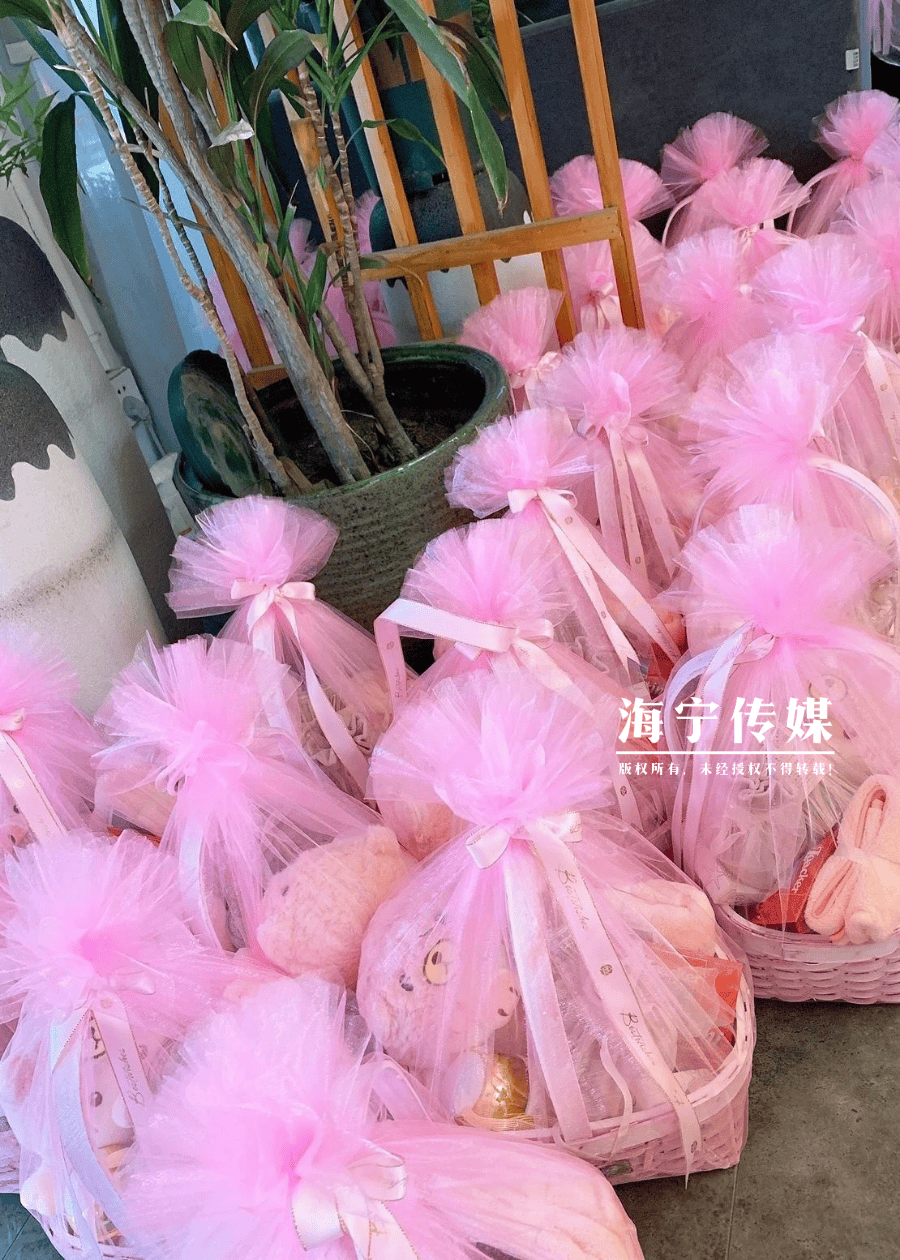 女老板曾在海宁拥有四家连锁门店如今……CQ9电子平台入口小商品市场起家80后(图14)