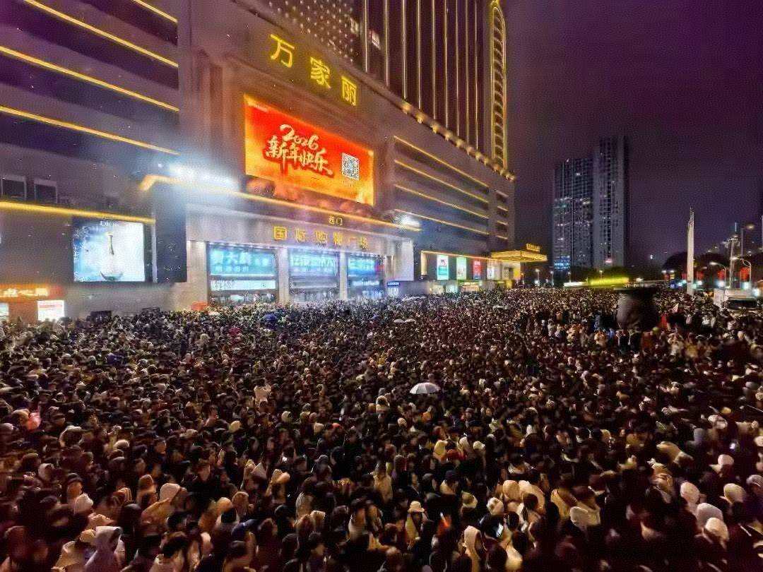 地｜拜年潮玩不停喜庆热闹到爆CQ9电子平台网站潮玩趣玩(图3)